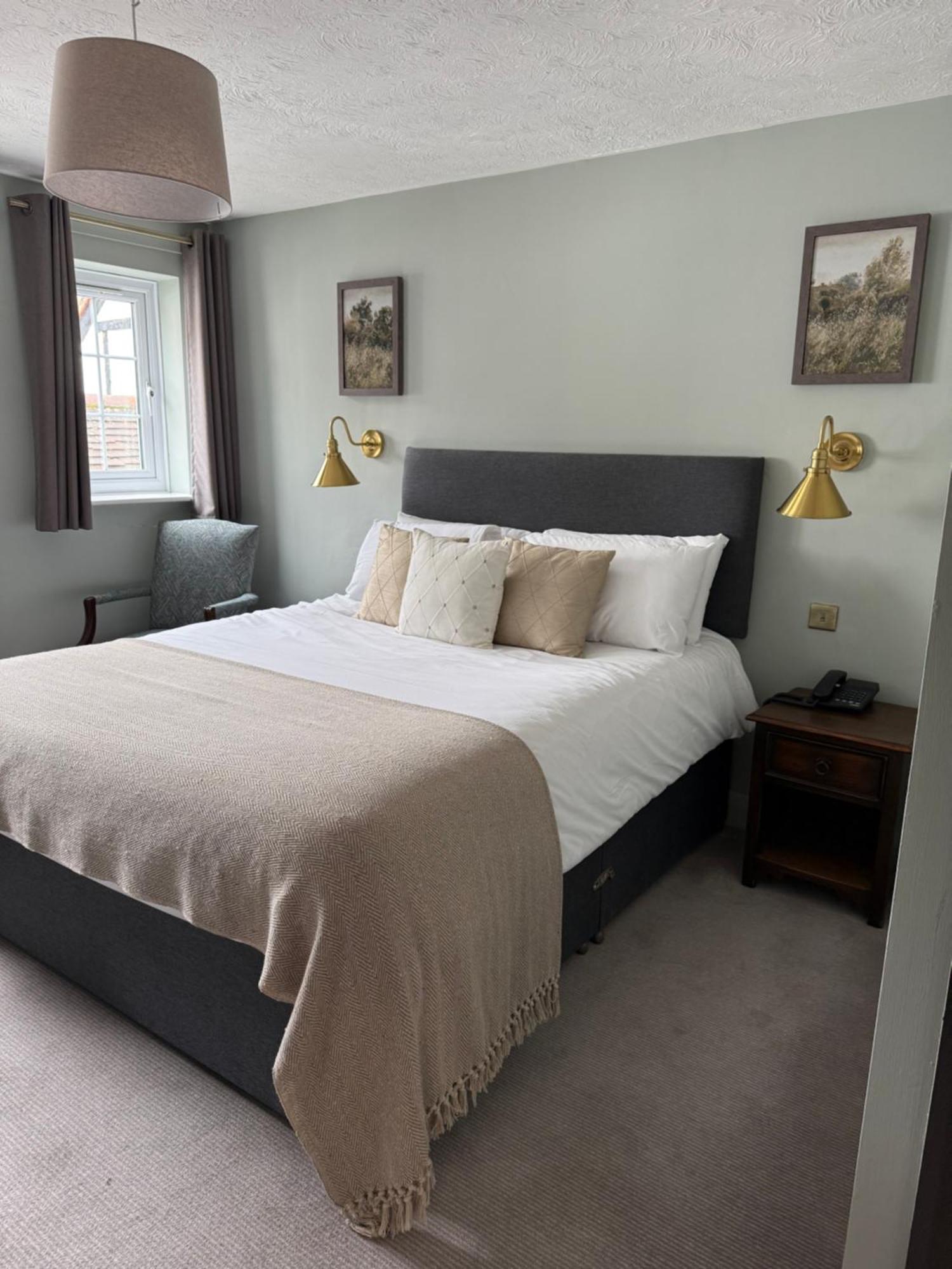 The New Inn Heckfield Hook  Extérieur photo